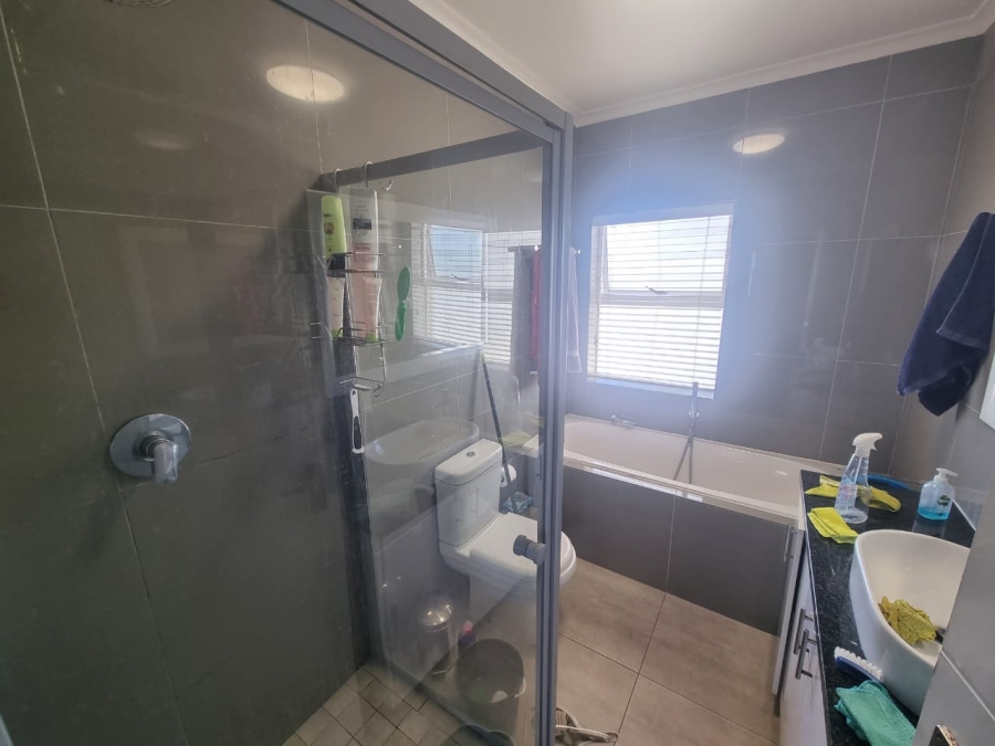 To Let 2 Bedroom Property for Rent in Table View Western Cape